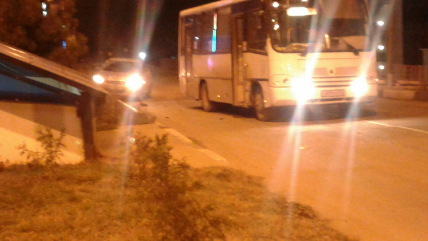 Прямо сейчас! В Витязево под Анапой автобус с пассажирами попал в аварию