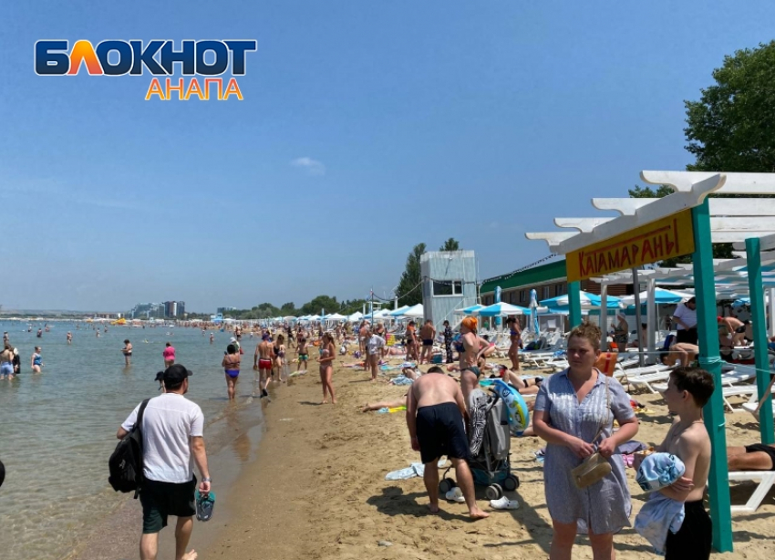 Море – парное молоко: центральный пляж курорта заполнен – запрет на купание снят