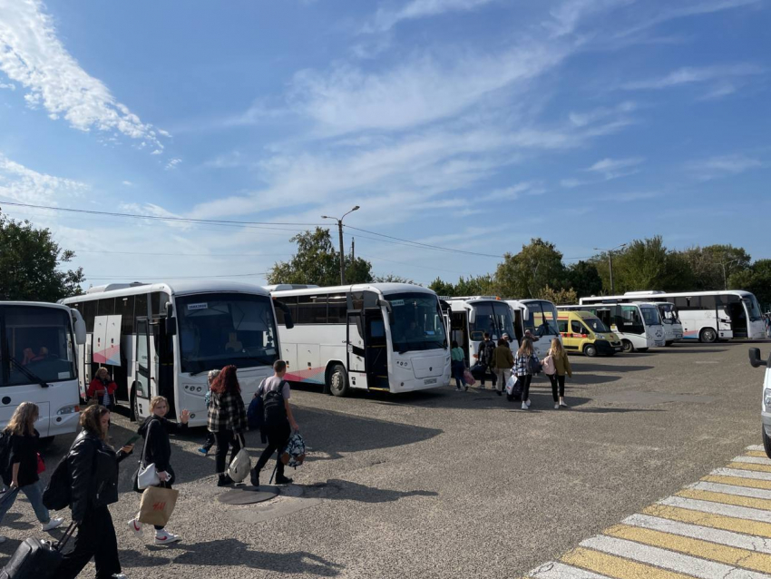 ЖД вокзал Анапы примет около 1200 тысяч туристов, направлявшихся в Крым