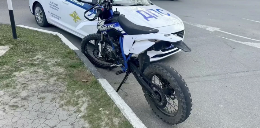 Несовершеннолетние без прав катались на мотоциклах в Анапе