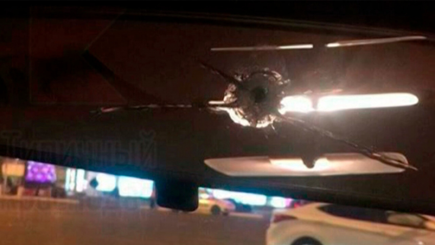 В Краснодаре водителя подрезали на дороге и он открыл стрельбу из пистолета