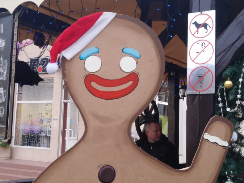 Город готовится к празднику: новогоднее настроение в Анапе!