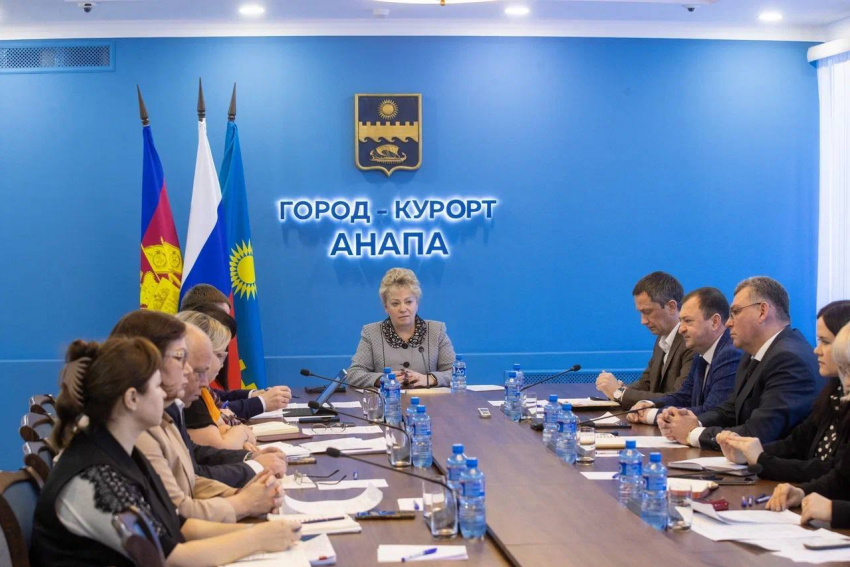 Глава Анапы намерена проверить контракты на ремонт городских дорог