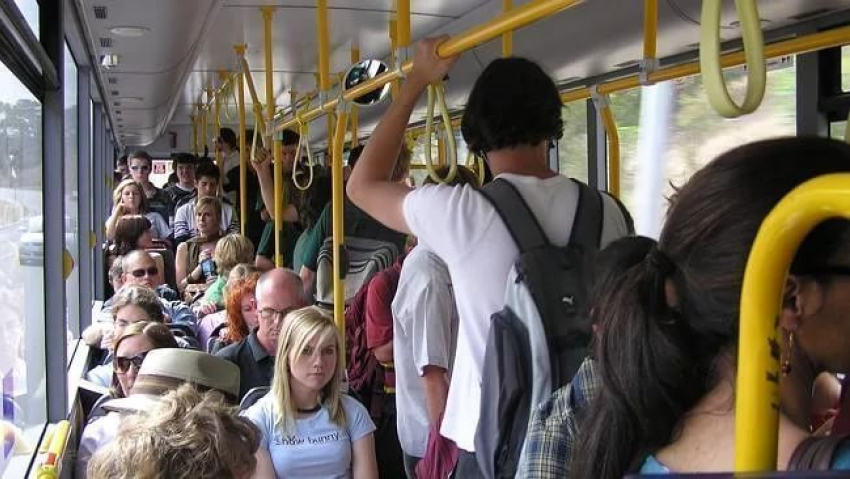 Пассажир в анапском автобусе продал место за 100 рублей