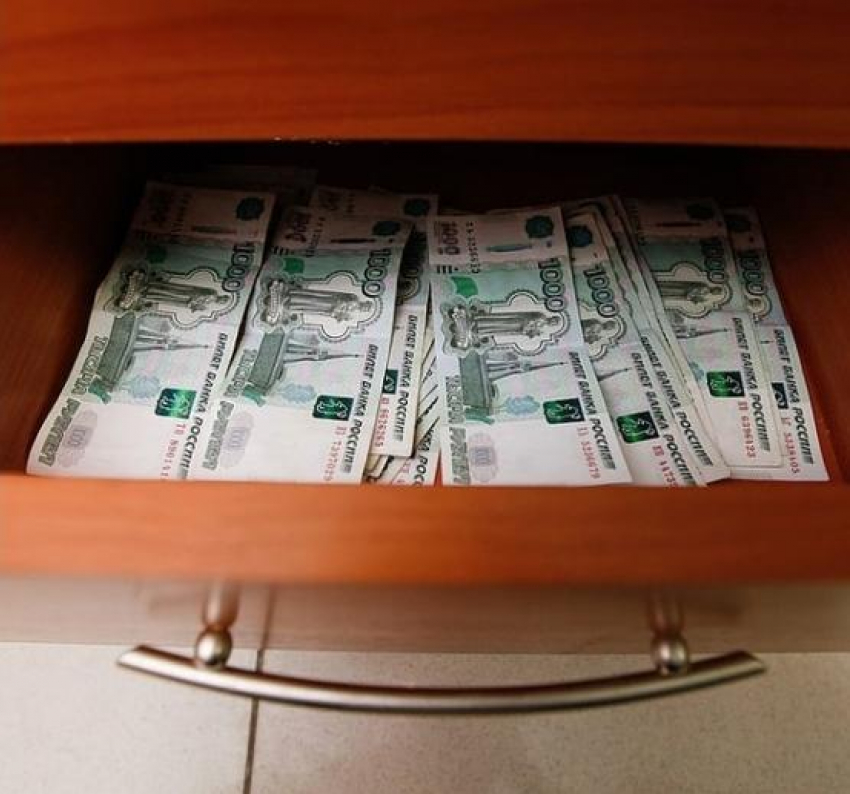 В Анапе мужчина украл у новой знакомой 30 000 рублей