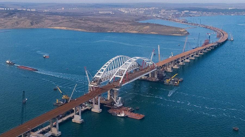 Опубликована фотография готового участка Крымского моста с высоты птичьего полета
