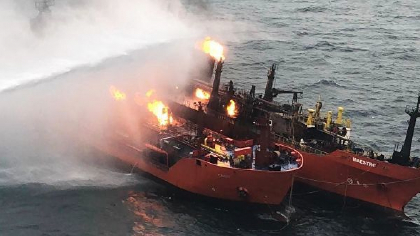 10 человек погибли в результате пожара на двух кораблях недалеко от Анапы