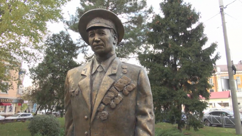 Памятник участковому, созданный в Анапе, установили в Краснодаре