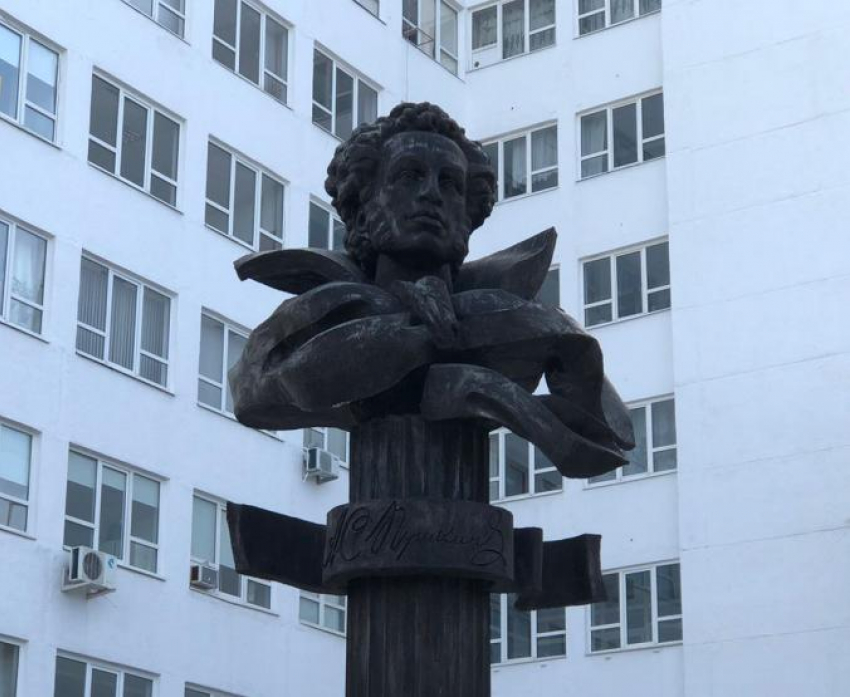 Гимназия «Росток» в Анапе отмечает день рождения А.С. Пушкина