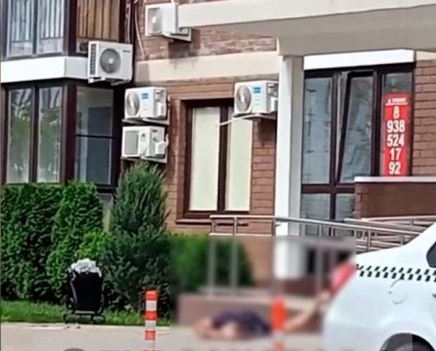 Насмерть разбился мужчина при падении с ЖК «Раз Два Три» в Анапе
