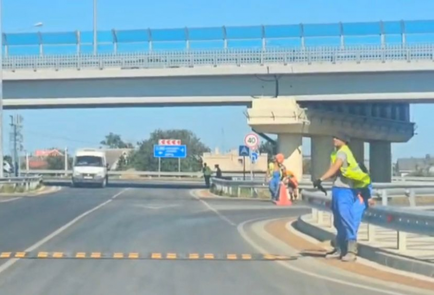 Опасный участок дороги в районе Пятихаток обезопасили лежачими полицейскими