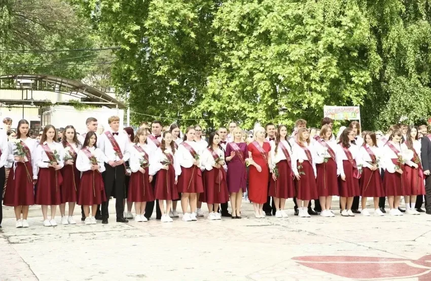 В Анапе прошли торжественные линейки последнего звонка