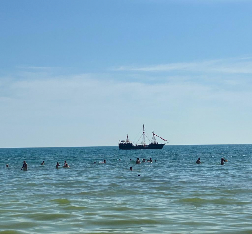 В день воды в Анапе солнечно и жарко