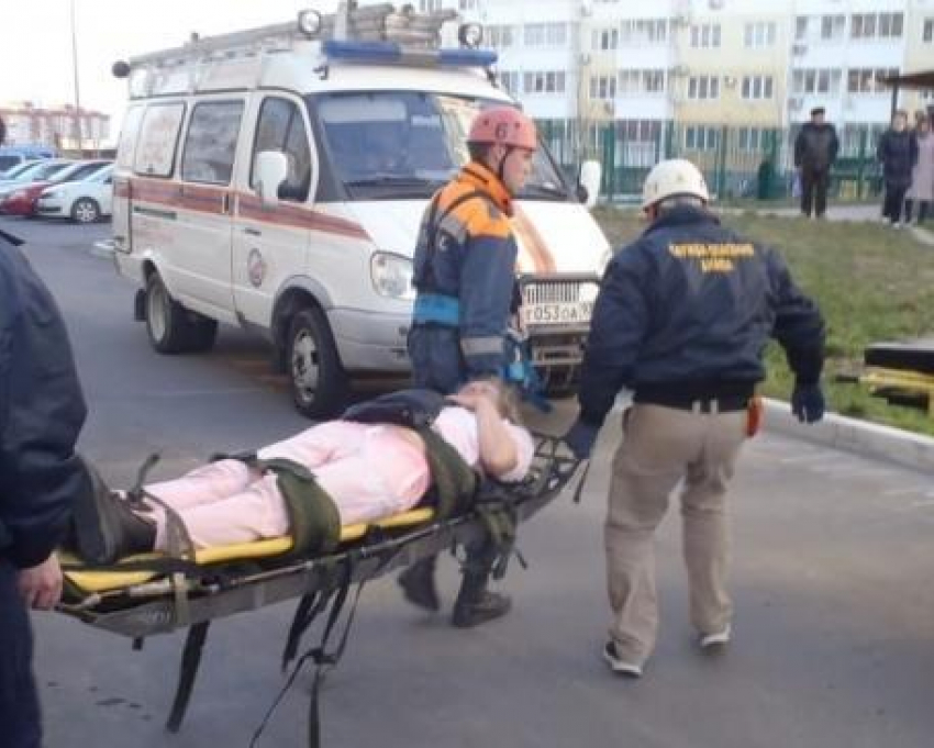 Подробности падения женщины из окна третьего этажа в Анапе