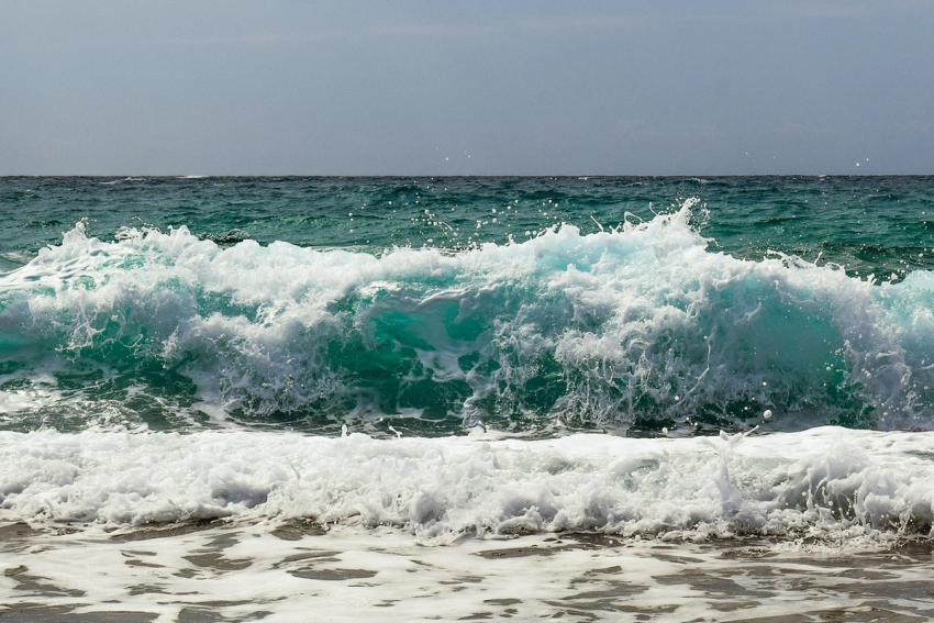 Сегодня в Анапе сильный ветер, купаться в море могут запретить