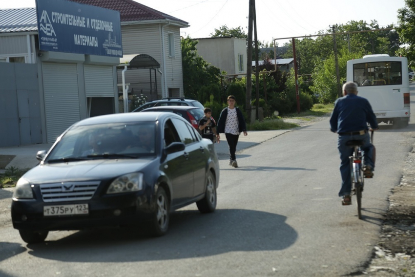 В пригородах Анапы пешие граждане частенько становятся людьми второго сорта