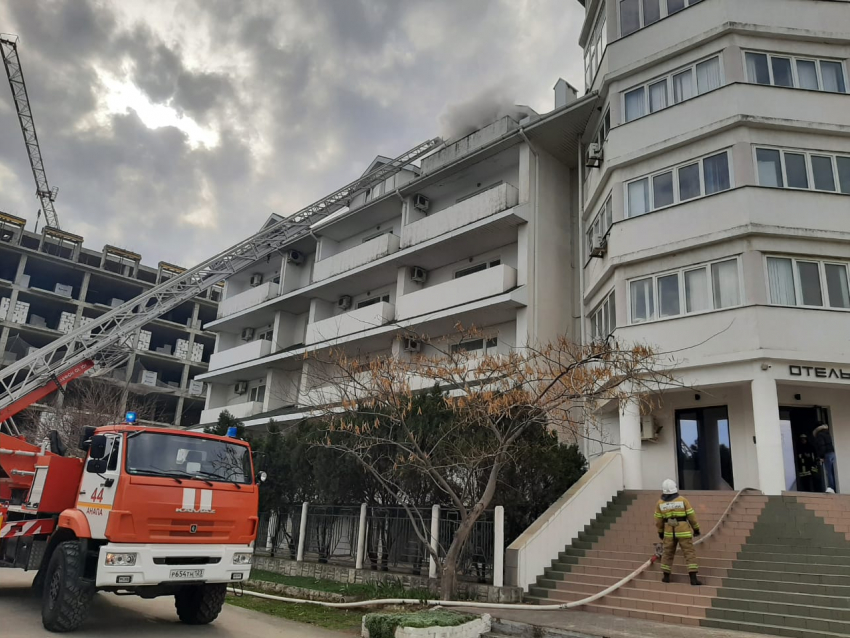 Стало известно, что горело на 5 этаже в отеле на ул. 40 лет Победы в Анапе 