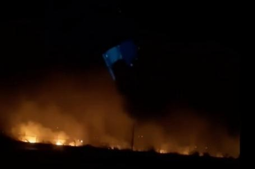 В Джигинке под Анапой пожарные почти три часа тушили горевший камыш
