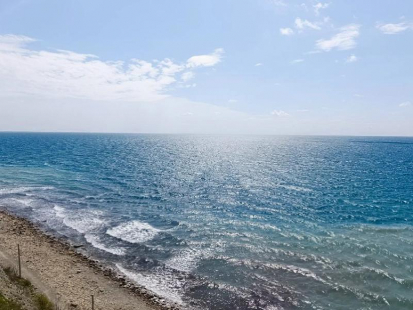 На пляжах Анапы введён временный запрет на купание из-за шторма и сильного донного течения