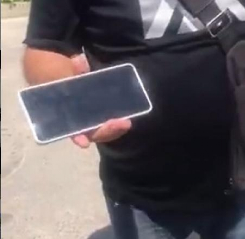 В Анапе таксист похитил у клиентки телефон стоимостью более 100 000 рублей