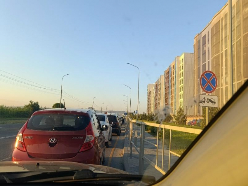 В очередях за топливом продают не только бензин, но и время