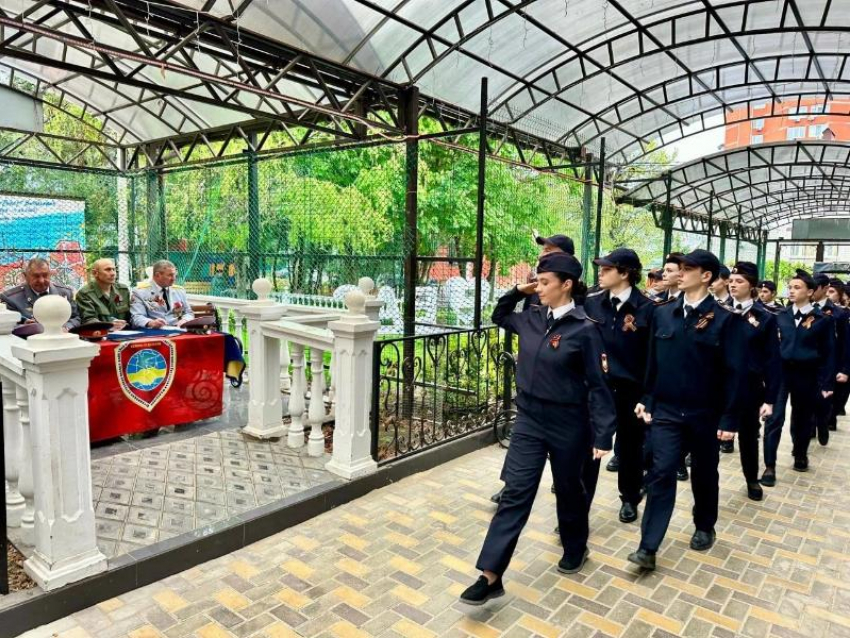   В Анапском индустриальном техникуме с большим успехом прошёл торжественный Смотр песни и строя, посвященный 81-й годовщине Великой Победы