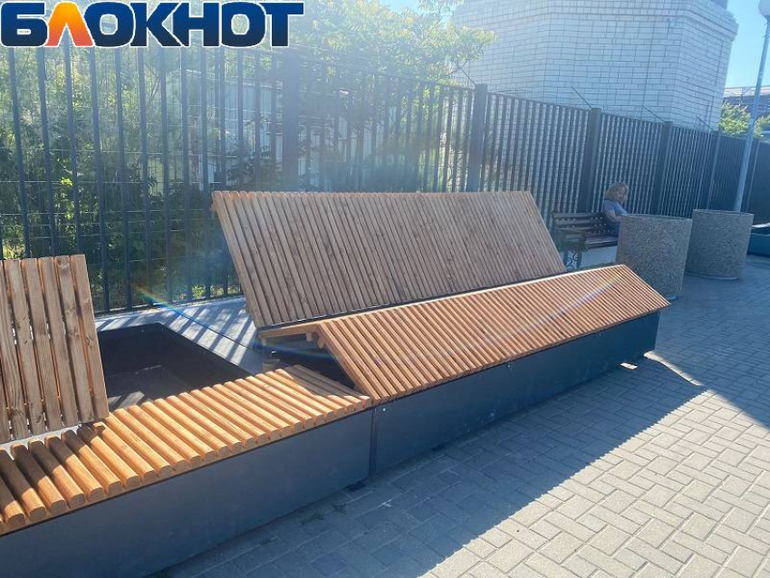 Набережную на Высоком берегу в Анапе украсили необычные лавочки