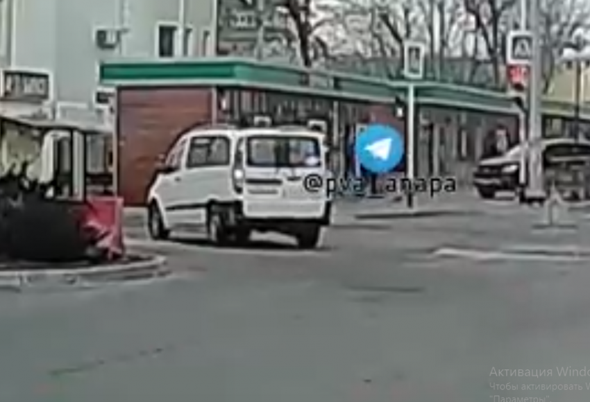  В Анапе водитель Mercedes проехал на красный свет и не пропустил пешеходов