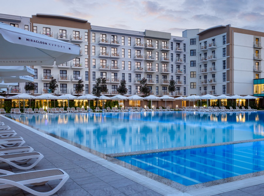 Туристам придется раскошелиться: сколько стоит отдых в отелях 5* в Анапе и других курортах Кубани