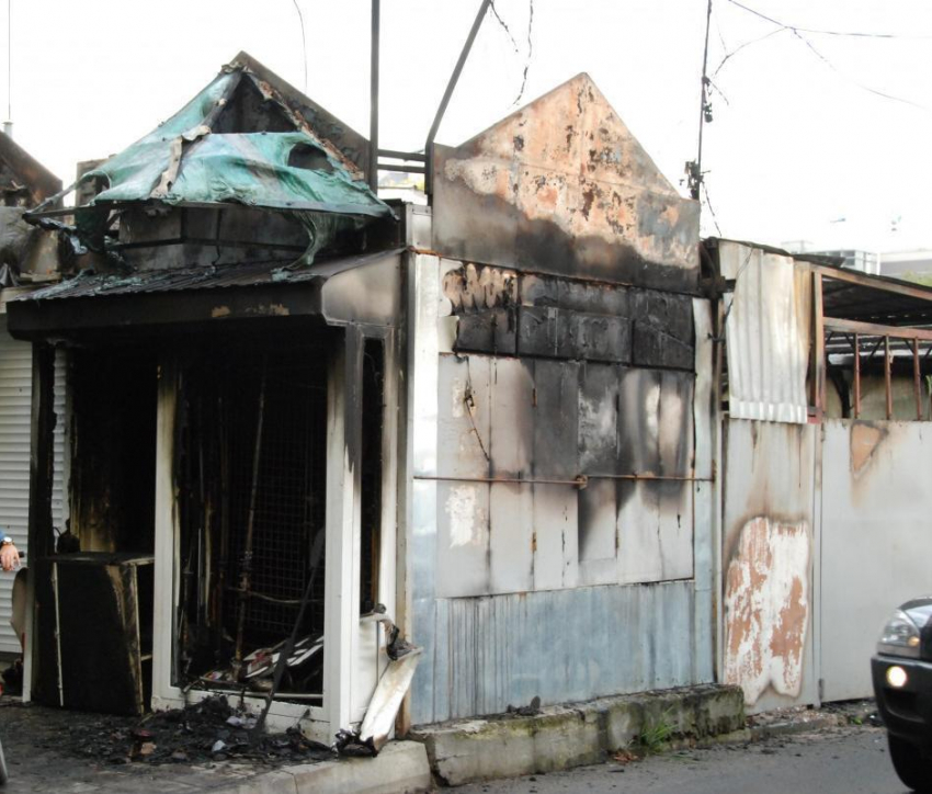 В Анапе во время пожара на улице Чехова пострадал человек