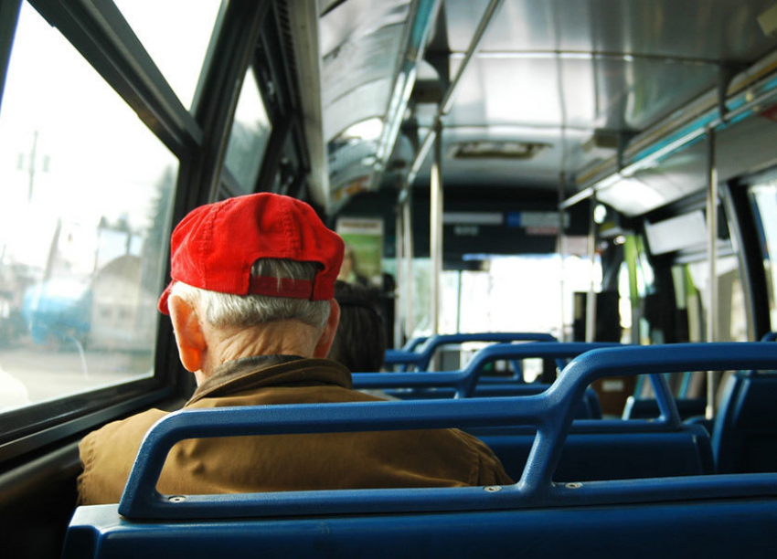 Почему в Анапе водители автобусов не любят пассажиров с талонами на льготный проезд