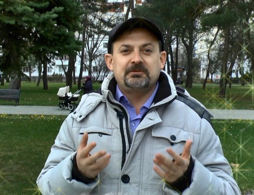 До Нового года осталось 5 часов: писатель Сергей Лёвин пожелал анапчанам сказочного настроения