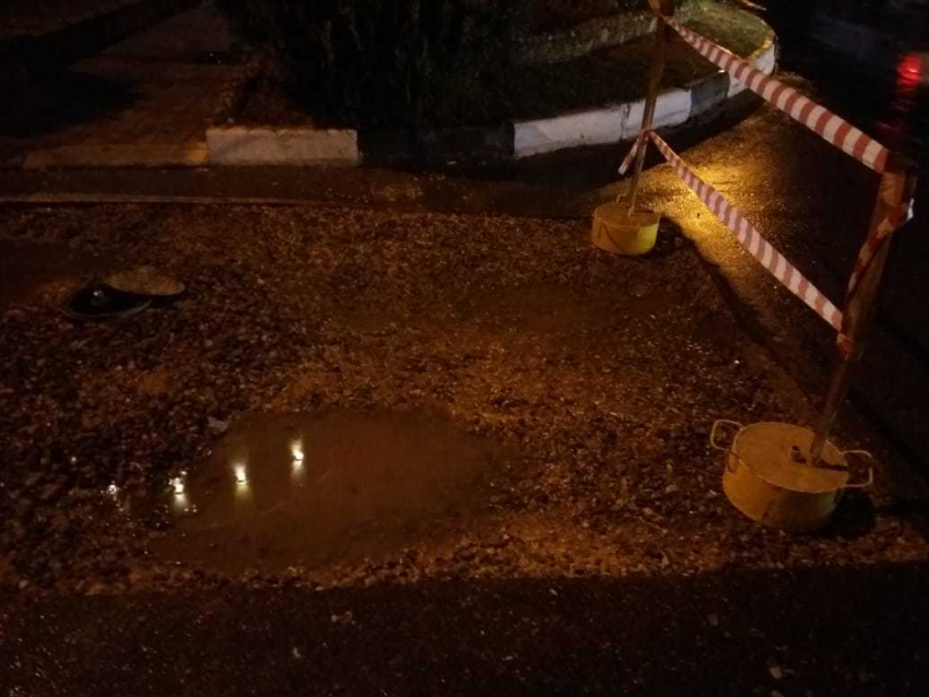 В Анапе автомобиль газовой службы попал в «дождевую ловушку"