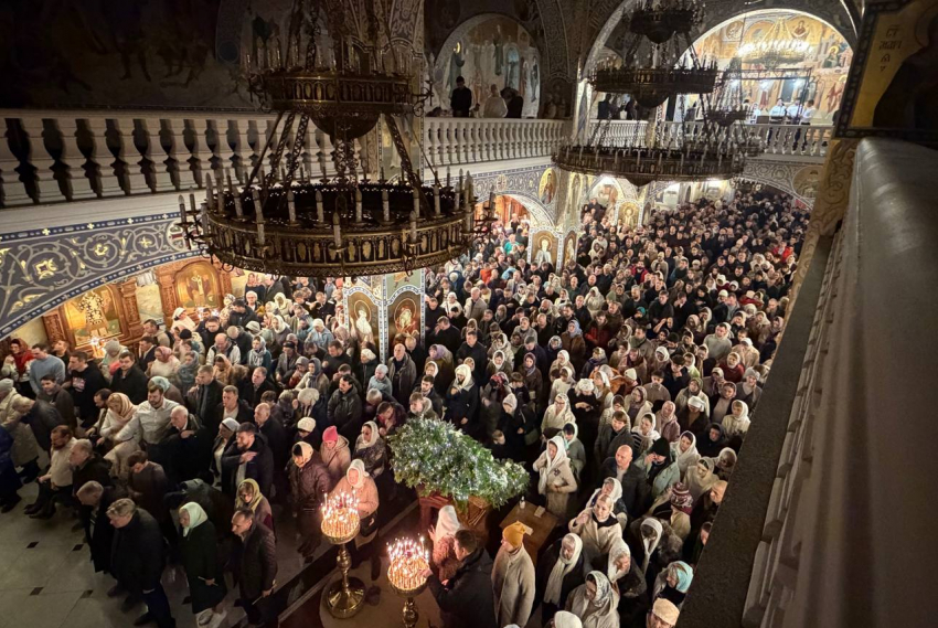 Сотни людей пришли: в анапских храмах прошли рождественские службы