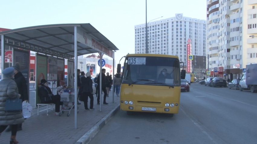Анапчане рассказали, какие автобусы ездят не по расписанию.
