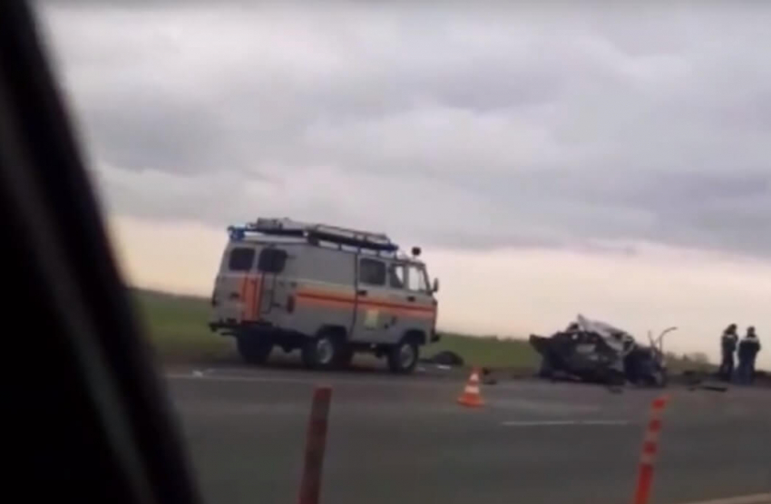  Тяжёлая авария рядом с Анапой: ВАЗ превратился в груду железа, а водитель скончался 