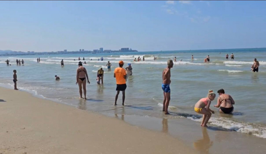 Теплое море и медузы: ситуация на пляжах Анапы