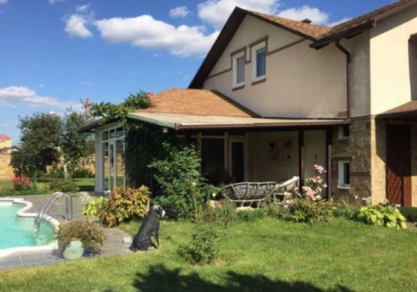 Продам шикарный дом с бассейном
