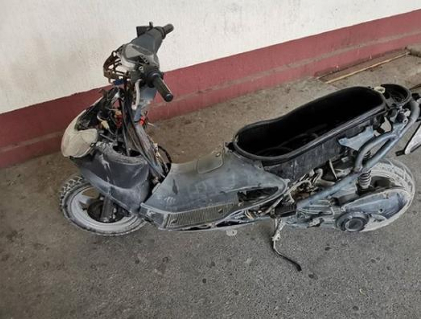 В центре Анапы средь бела дня угнали мопед «Suzuki"