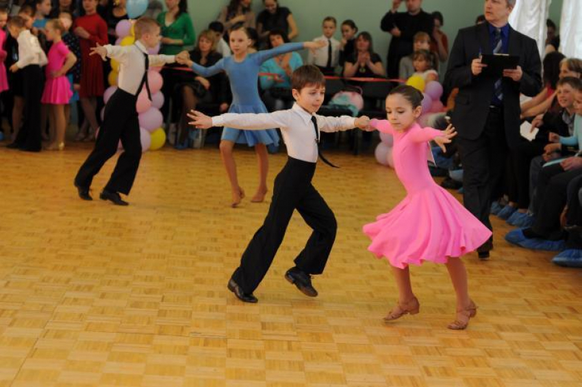 На турнире по бальным танцам «Жемчужина Анапы» выступят около 1000 юных танцоров