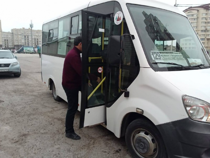 Мусор возле спортшколы и бесконтактная оплата в автобусах: о каких проблемах рассказали анапчане