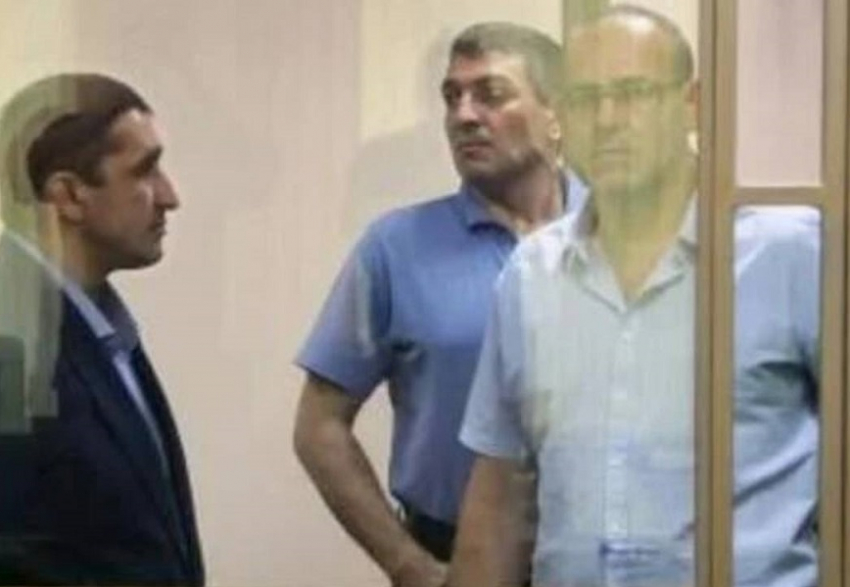 Бандит из Анапы пытался дать взятку сотруднику СИЗО для улучшения условий содержания экс-полицейского