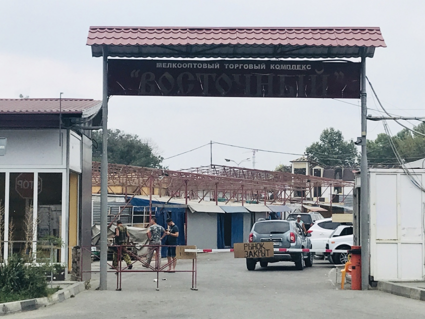 Прямо сейчас в Анапе сносят Восточный рынок