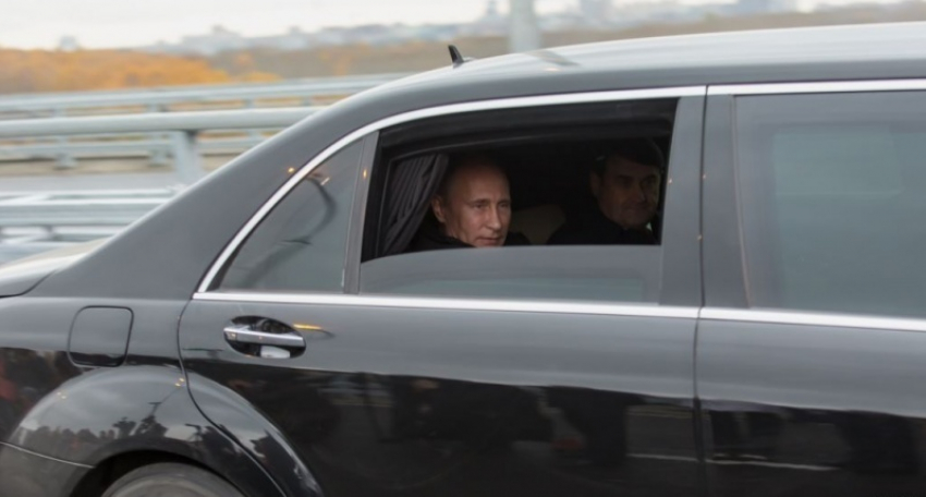 Новый российский лимузин президента может проехать в числе первых по Крымскому мосту
