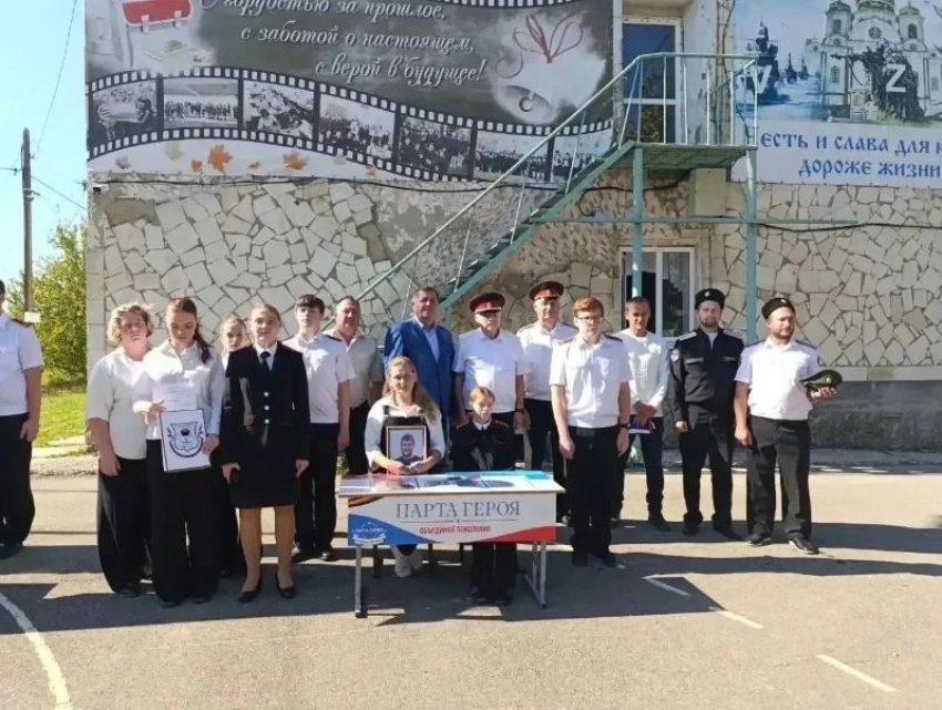 В школе №31 под Анапой открыли «Парту Героя» в память о погибшем на СВО Олеге Трибунском