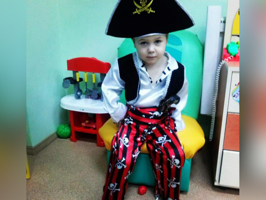 Победителем конкурса новогодних костюмов стал пиратище Максим