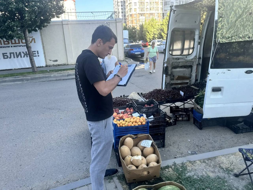 В Анапе начались массовые рейды против уличных торговцев
