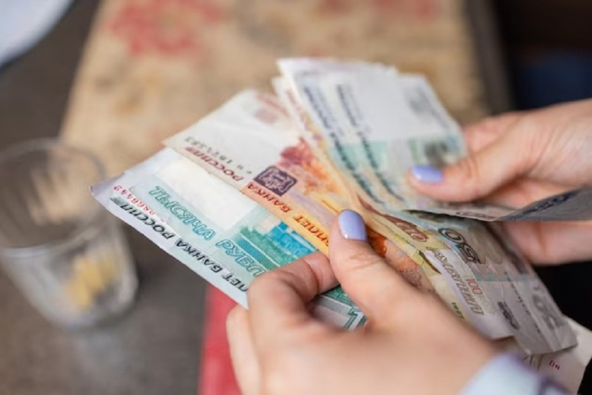 Анапчане по уровню зарплаты отстают почти на 10 тысяч от средней по Кубани