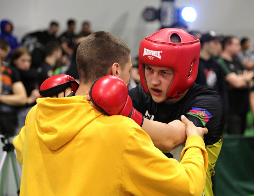 Более 100 спортсменов участвуют в казачьем рукопашном бою в Анапе