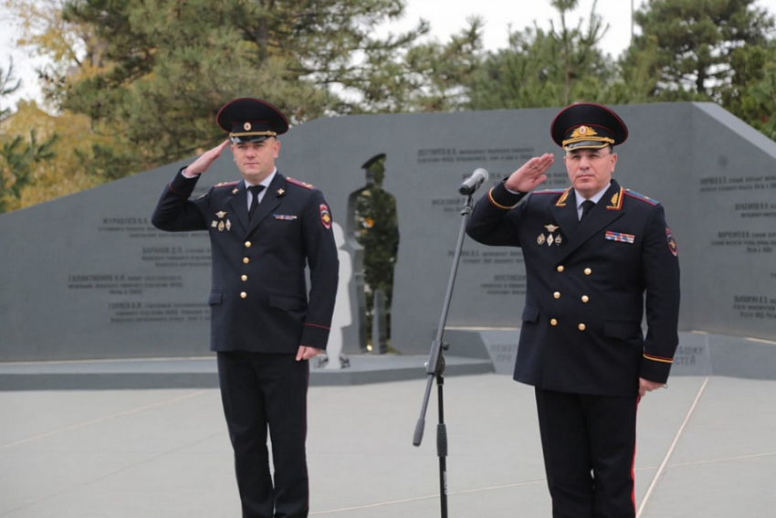 В Анапе открыли мемориал сотрудникам МВД, погибшим при исполнении служебного долга